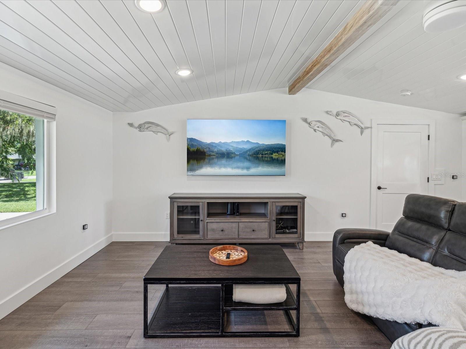 352 HIGHLAND SHORES DR