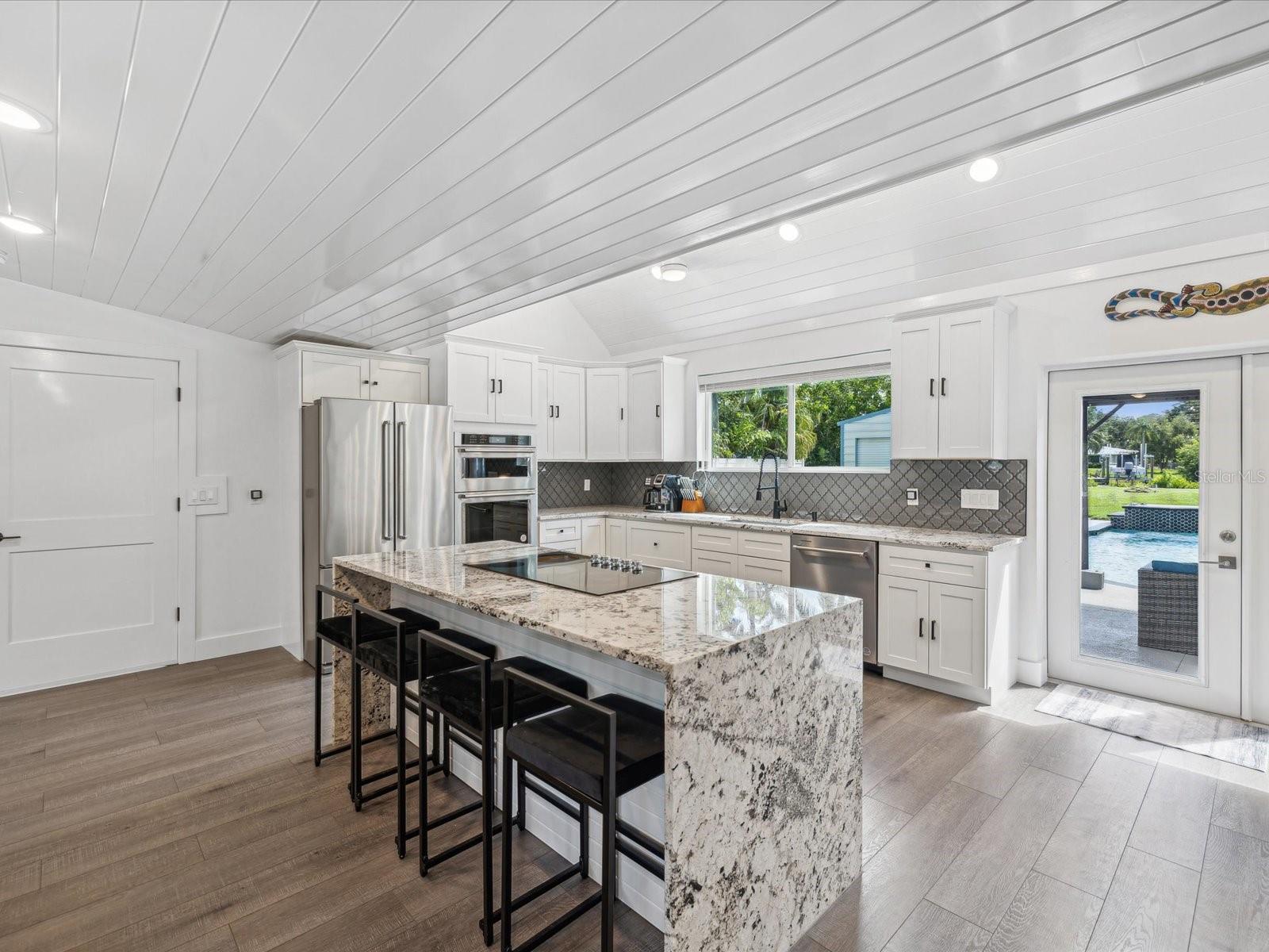 352 HIGHLAND SHORES DR