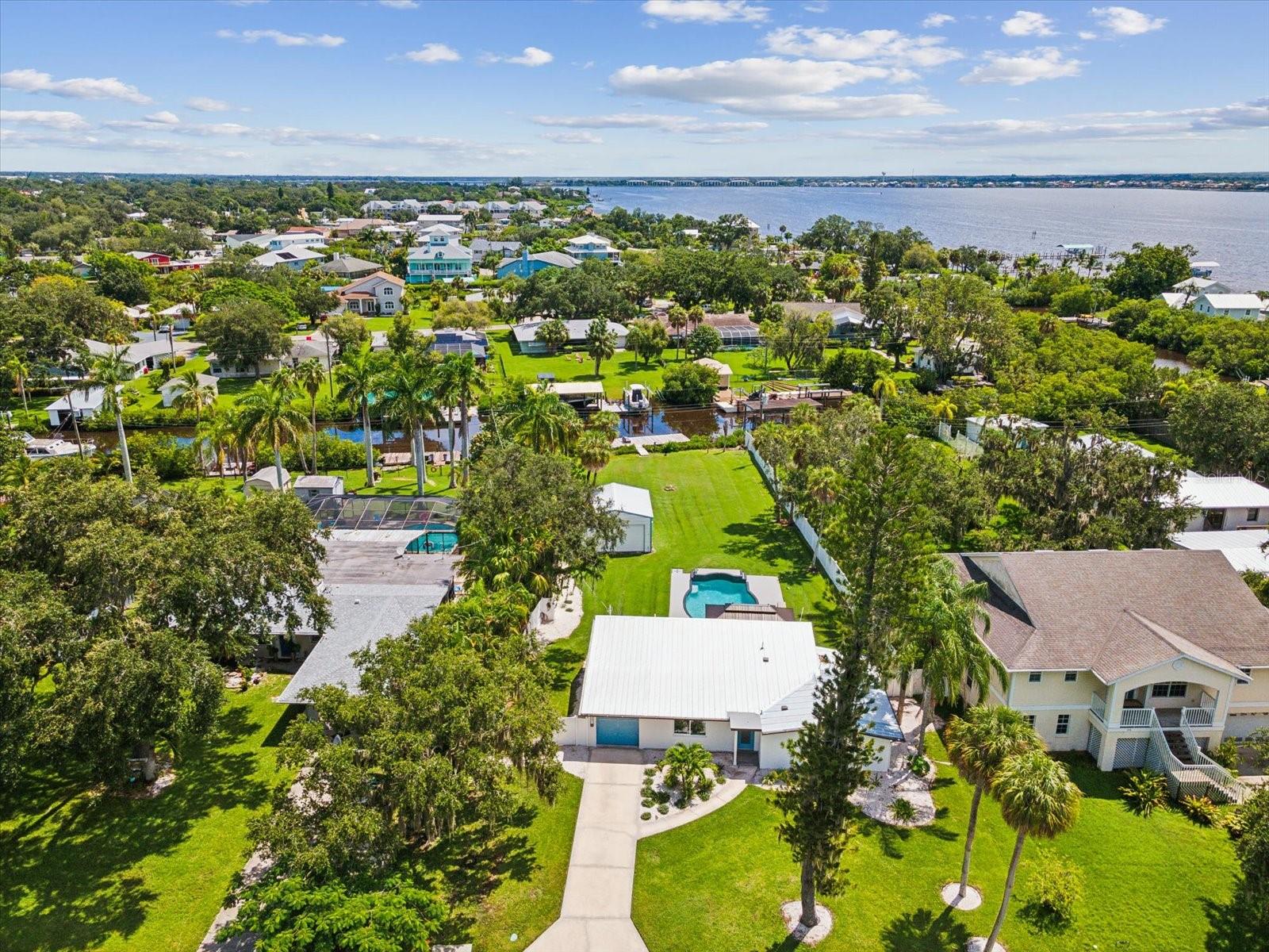 352 HIGHLAND SHORES DR