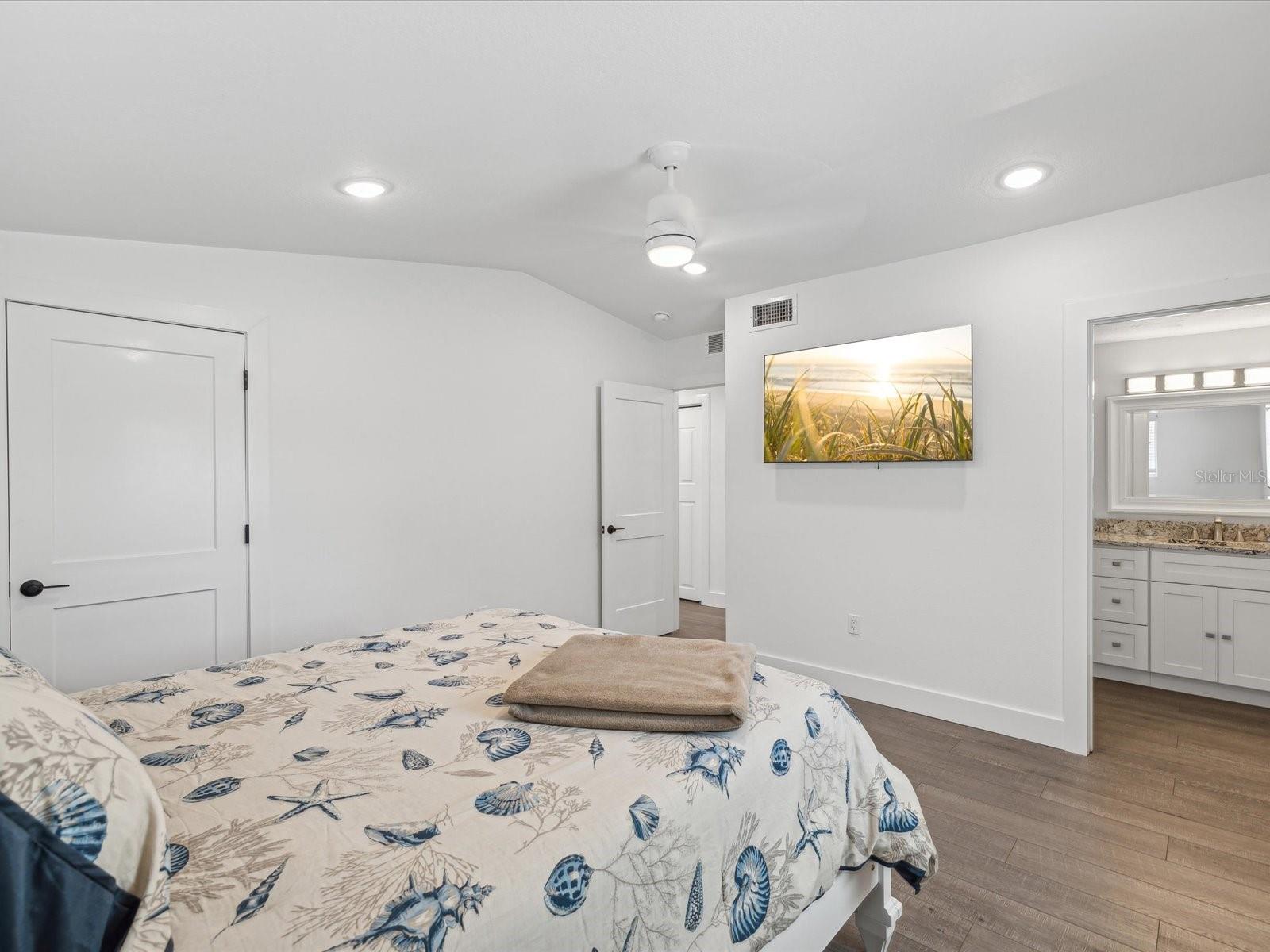352 HIGHLAND SHORES DR