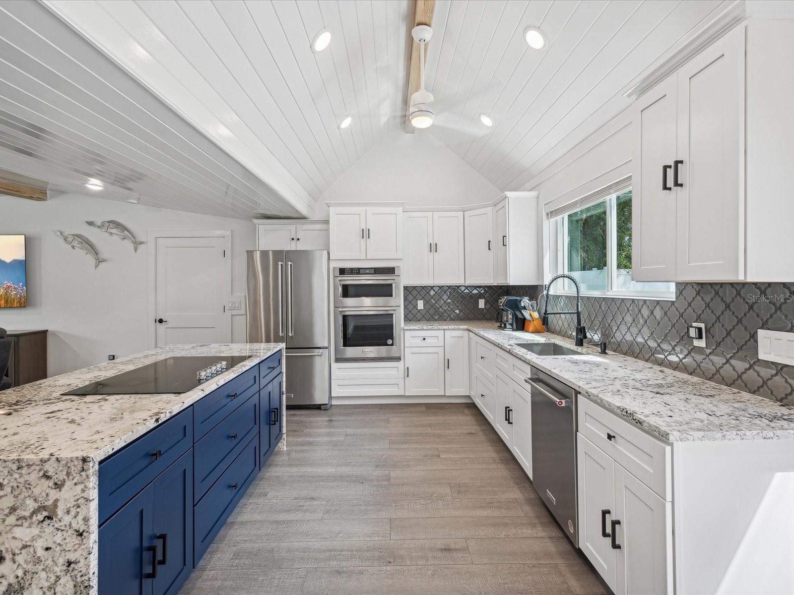 352 HIGHLAND SHORES DR