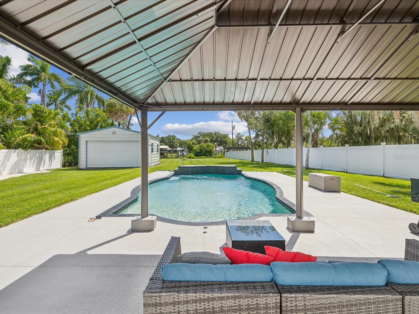 352 HIGHLAND SHORES DR
