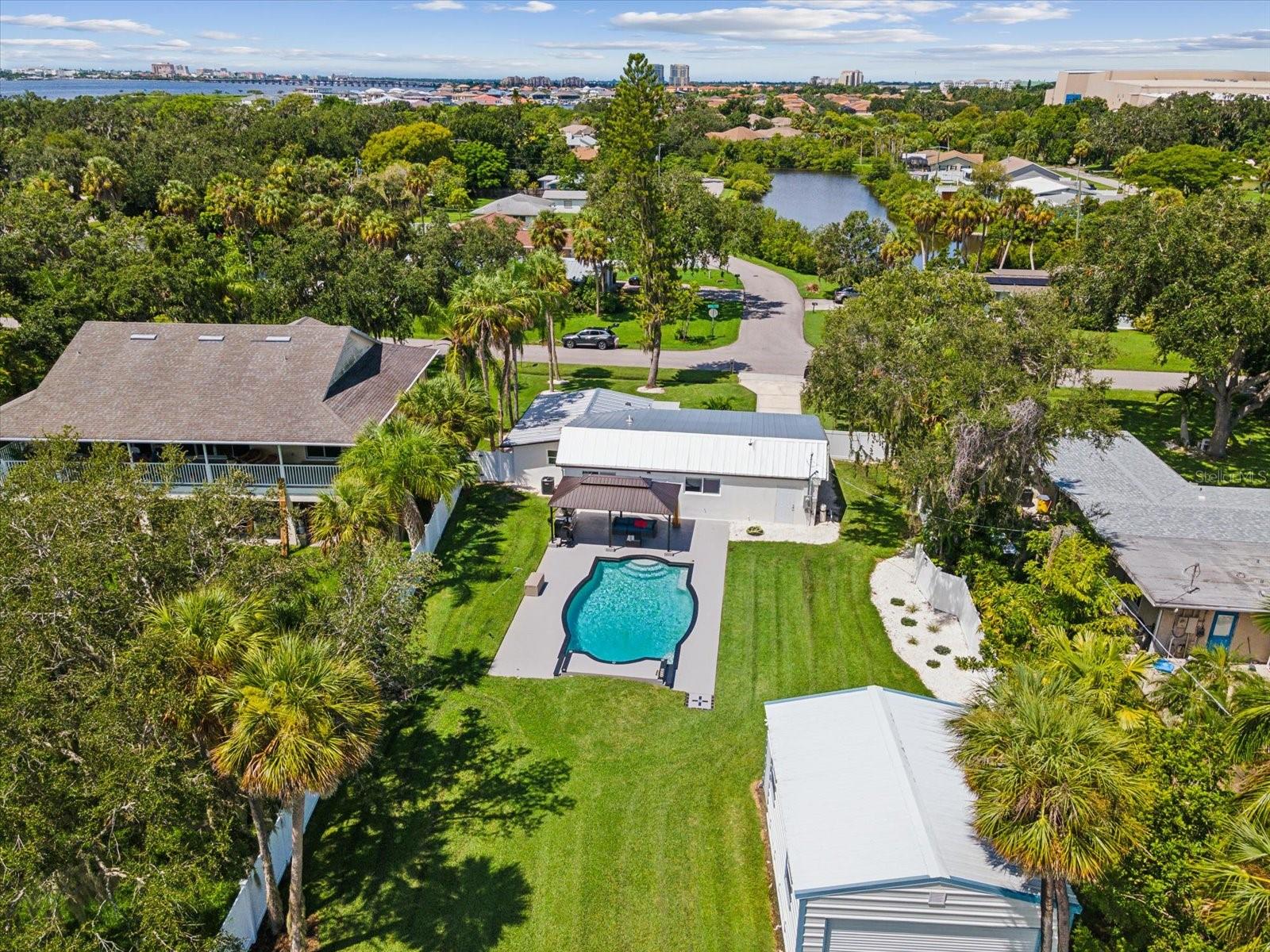 352 HIGHLAND SHORES DR
