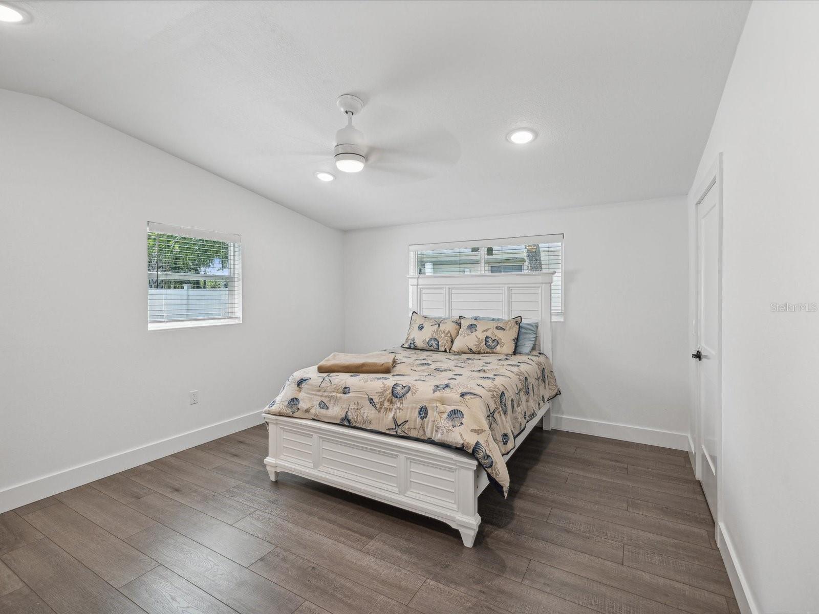 352 HIGHLAND SHORES DR