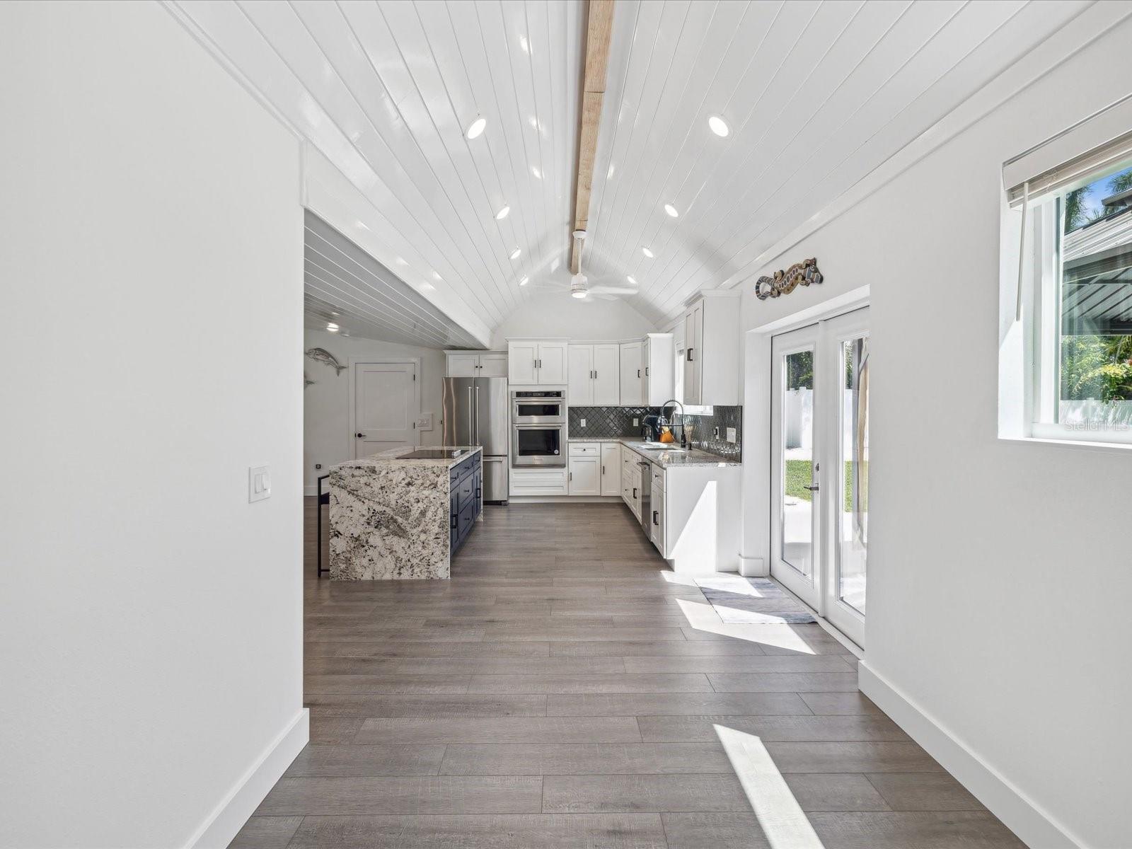 352 HIGHLAND SHORES DR