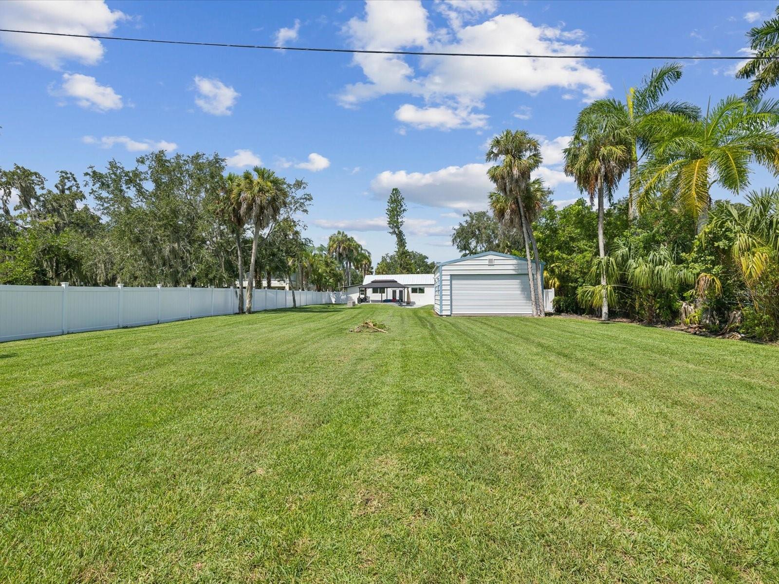 352 HIGHLAND SHORES DR