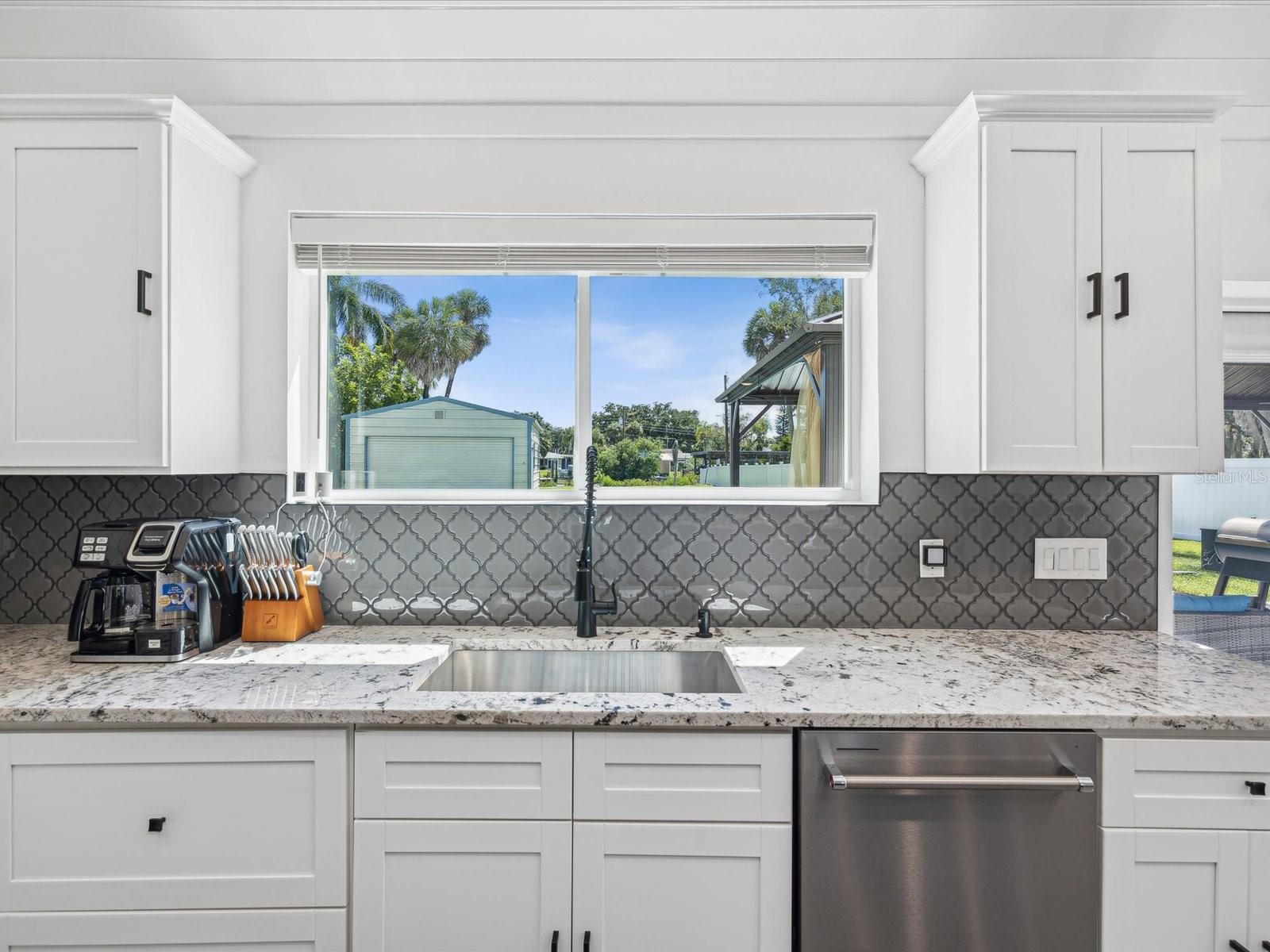 352 HIGHLAND SHORES DR