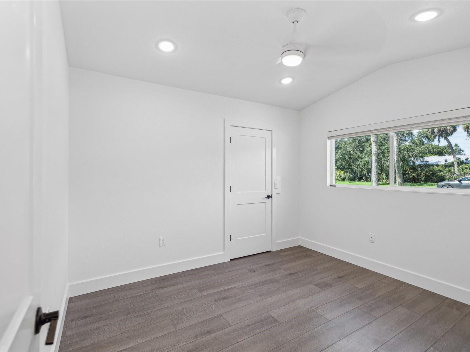 352 HIGHLAND SHORES DR