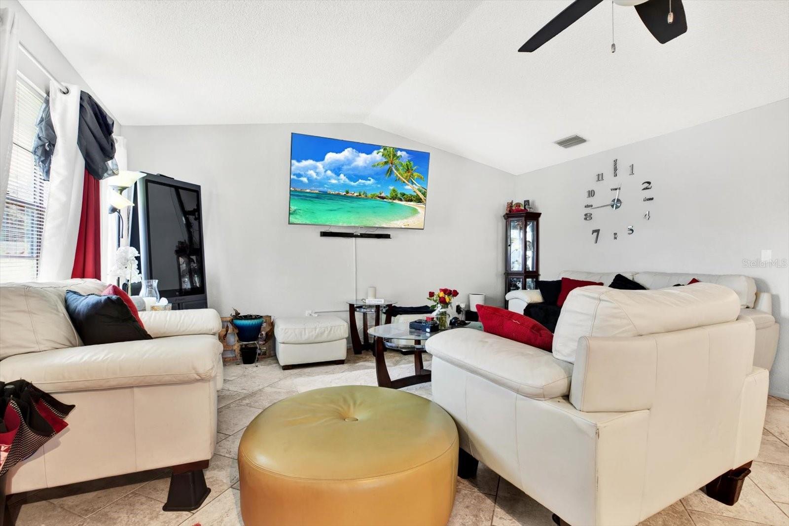 1637/1639 82ND STREET CT E