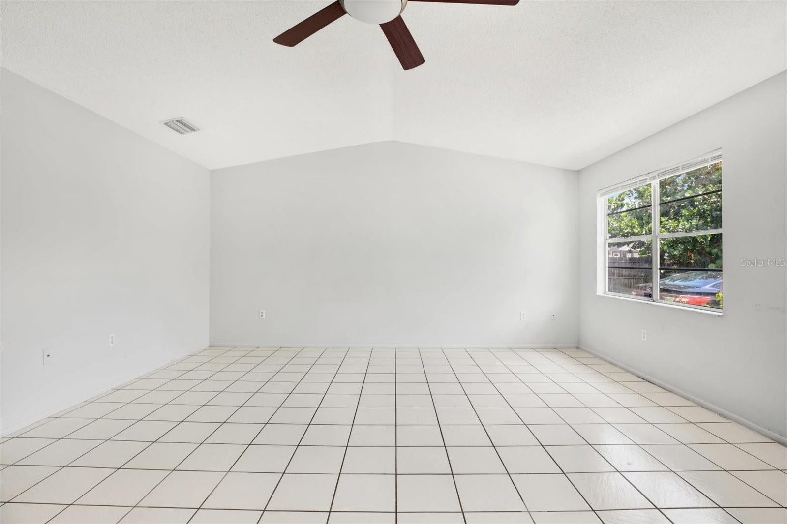 1637/1639 82ND STREET CT E