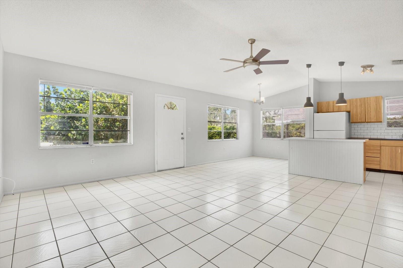 1637/1639 82ND STREET CT E