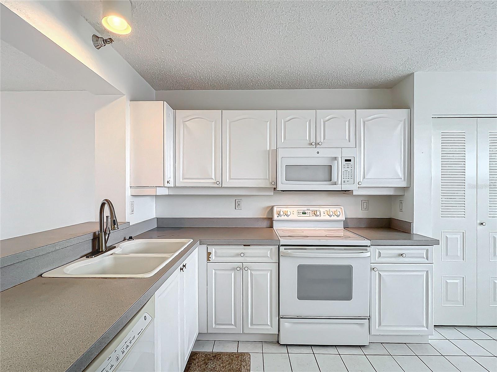 4410 FAIRWAYS BLVD BLVD #607