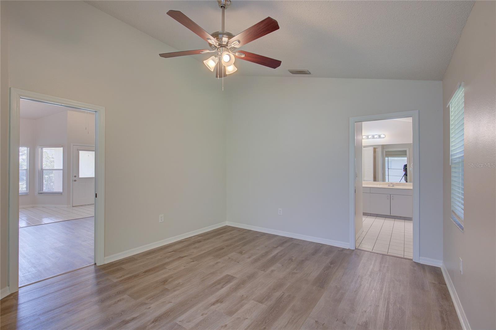 5624 29TH STREET CIR E