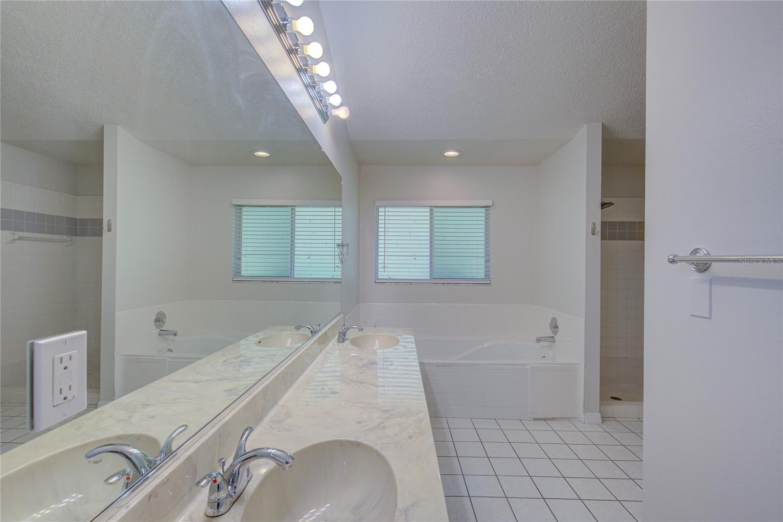 5624 29TH STREET CIR E