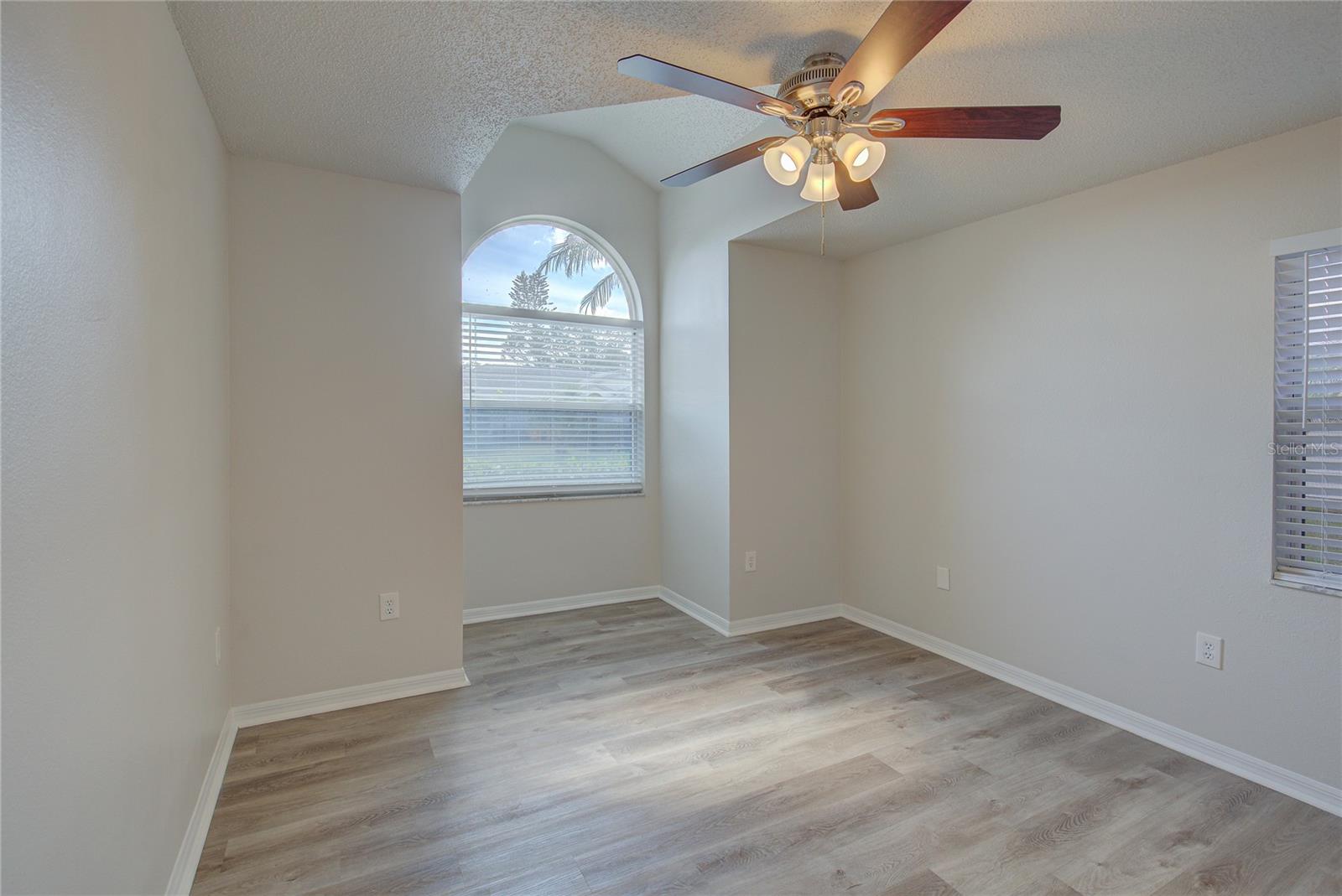 5624 29TH STREET CIR E