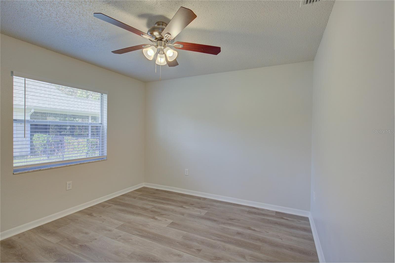 5624 29TH STREET CIR E