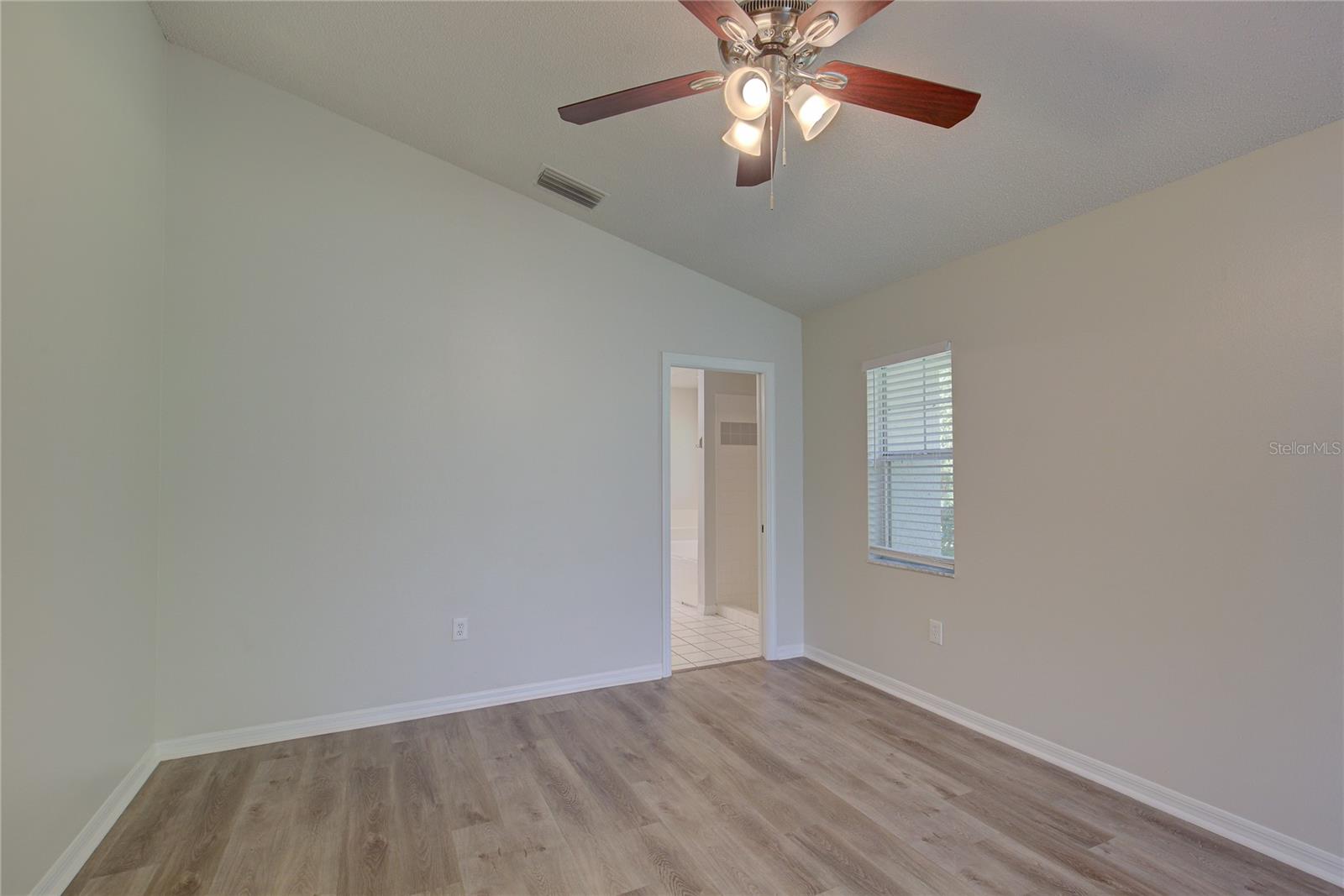 5624 29TH STREET CIR E