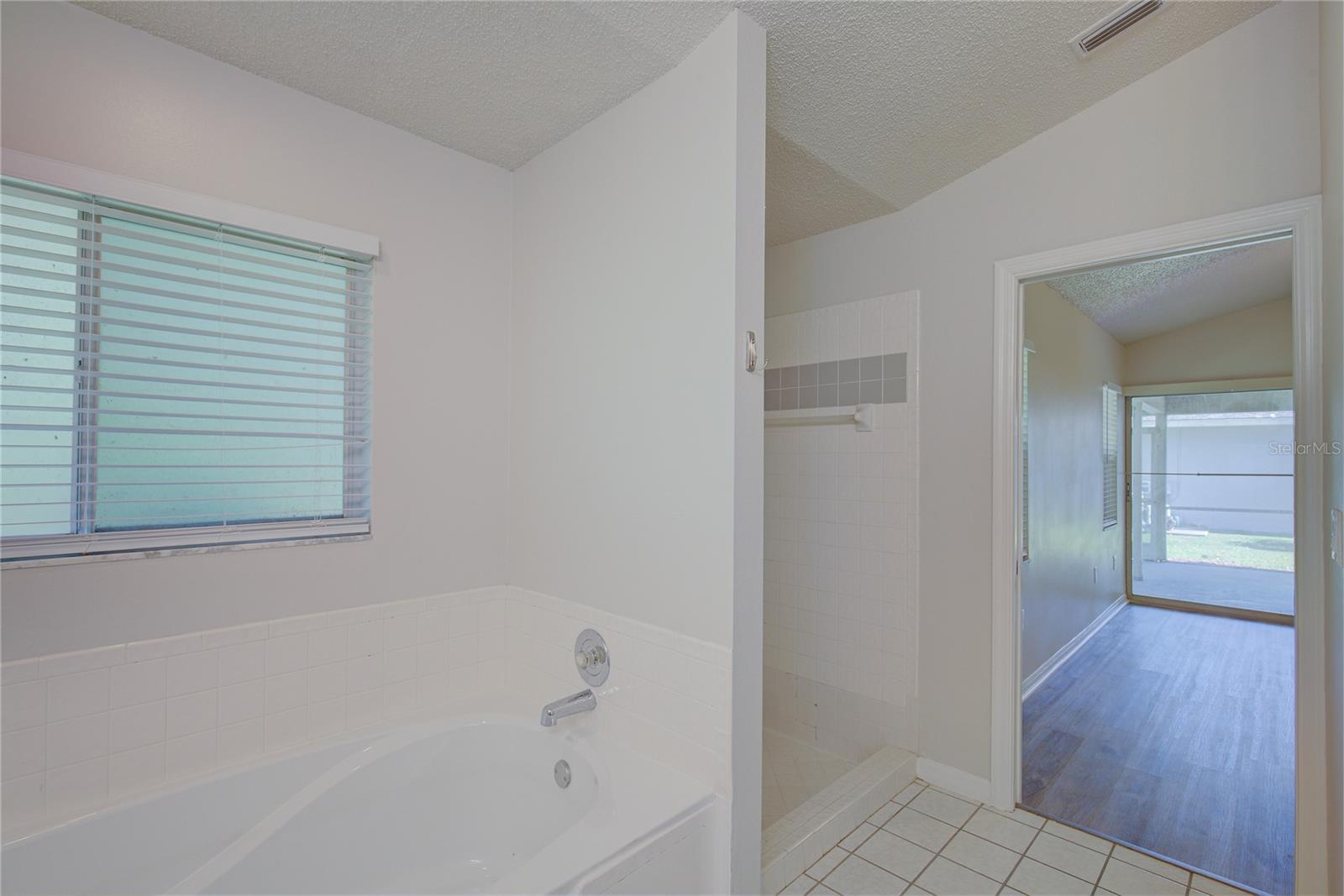 5624 29TH STREET CIR E