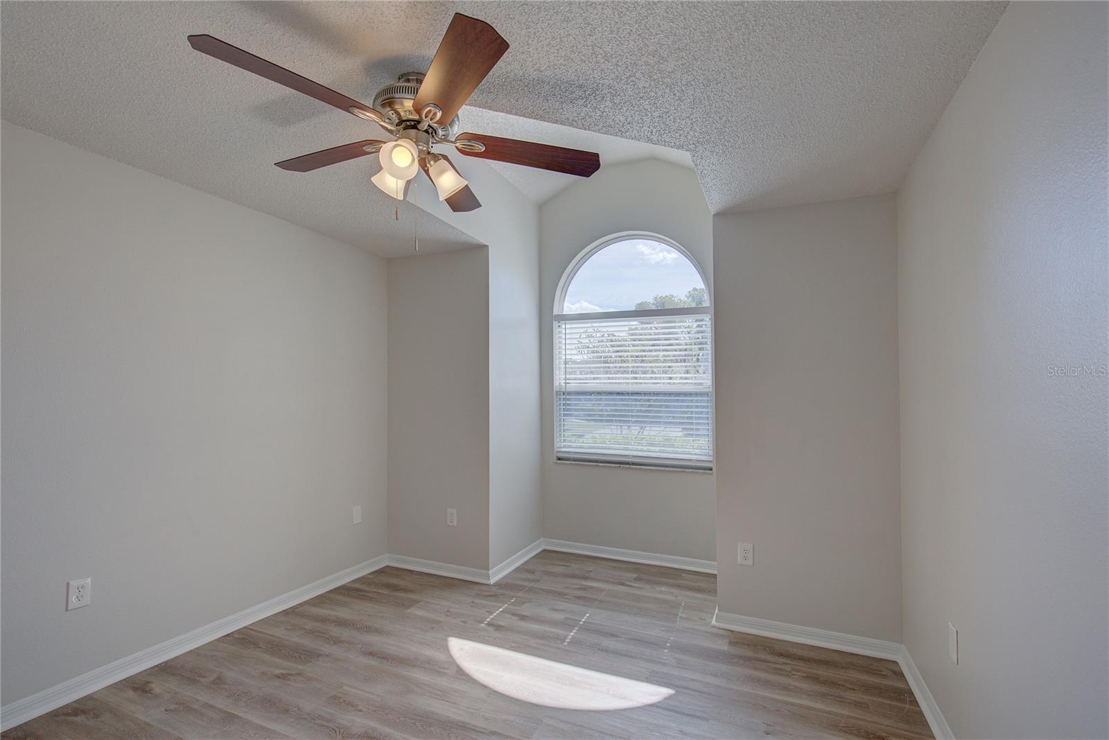 5624 29TH STREET CIR E