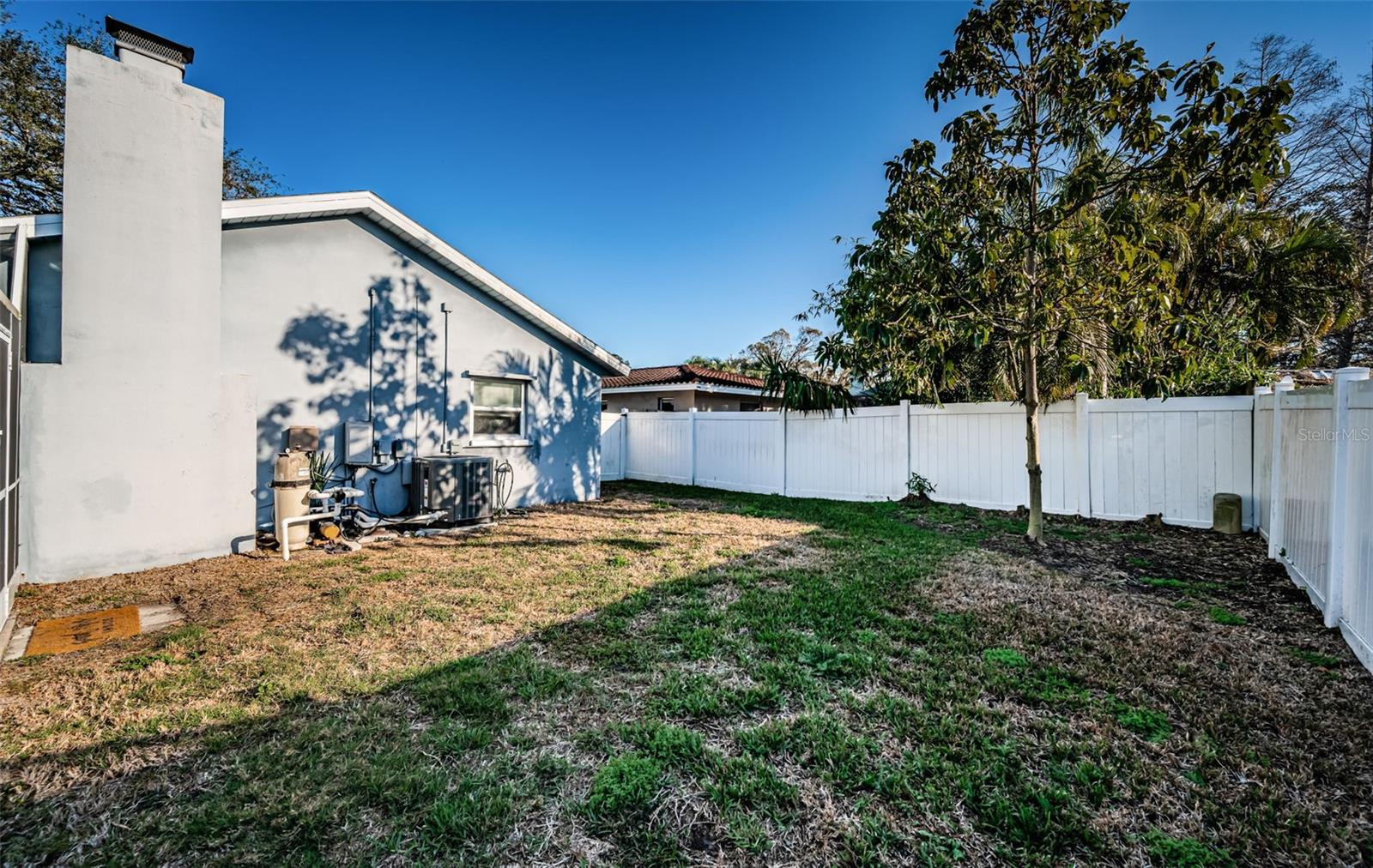 435 LAUGHING GULL LN