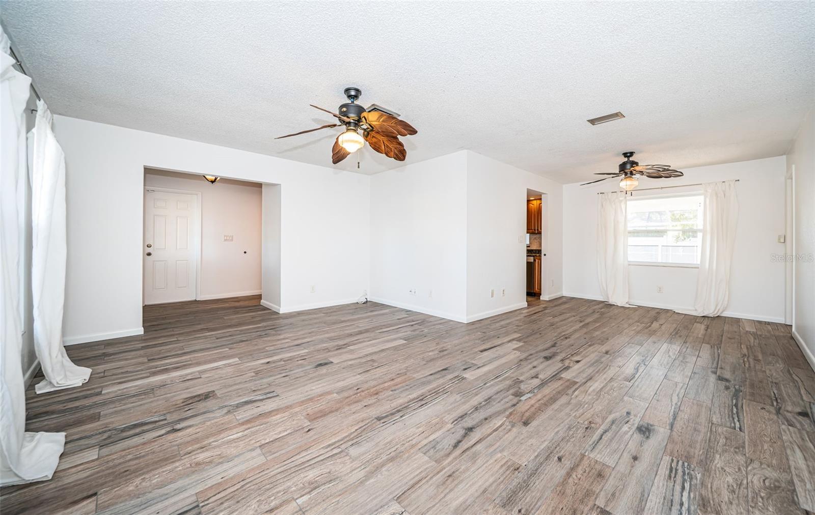 435 LAUGHING GULL LN