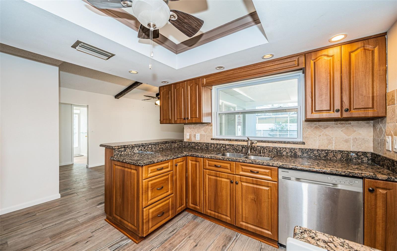 435 LAUGHING GULL LN