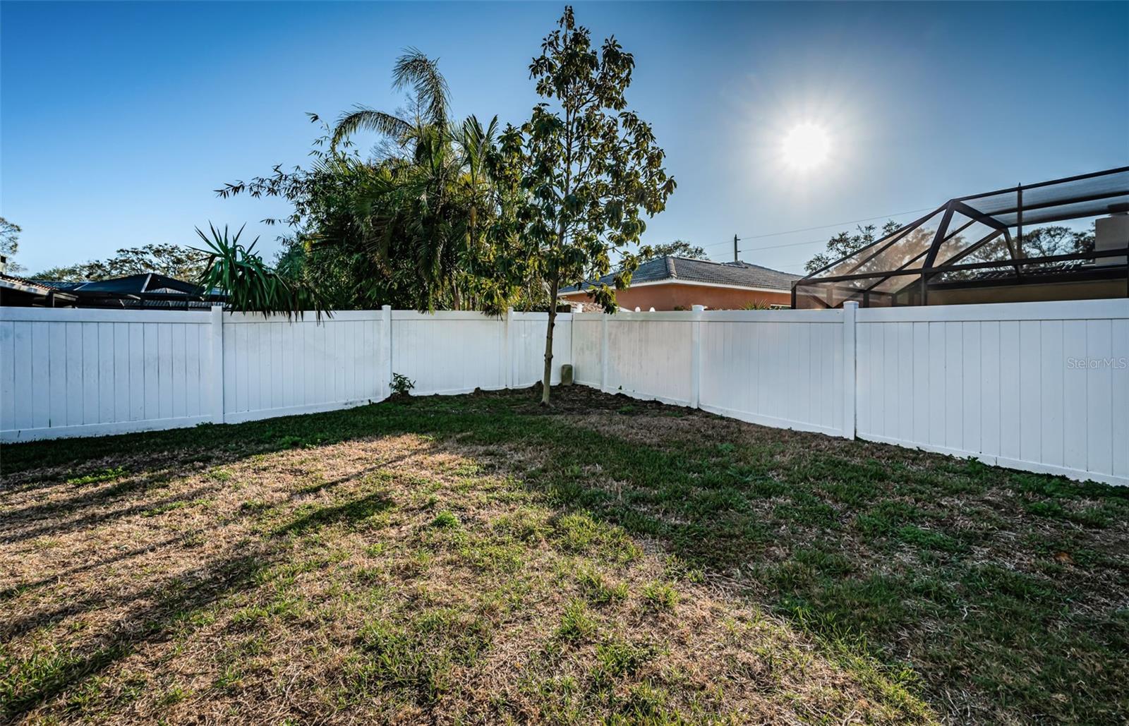 435 LAUGHING GULL LN