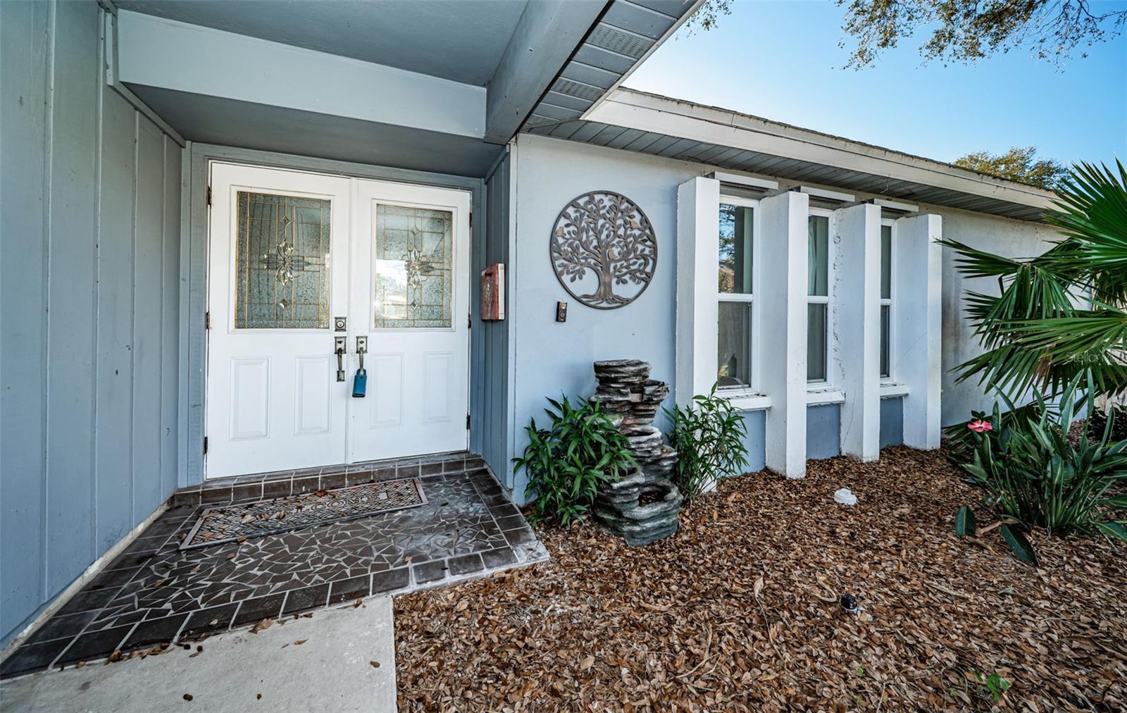 435 LAUGHING GULL LN