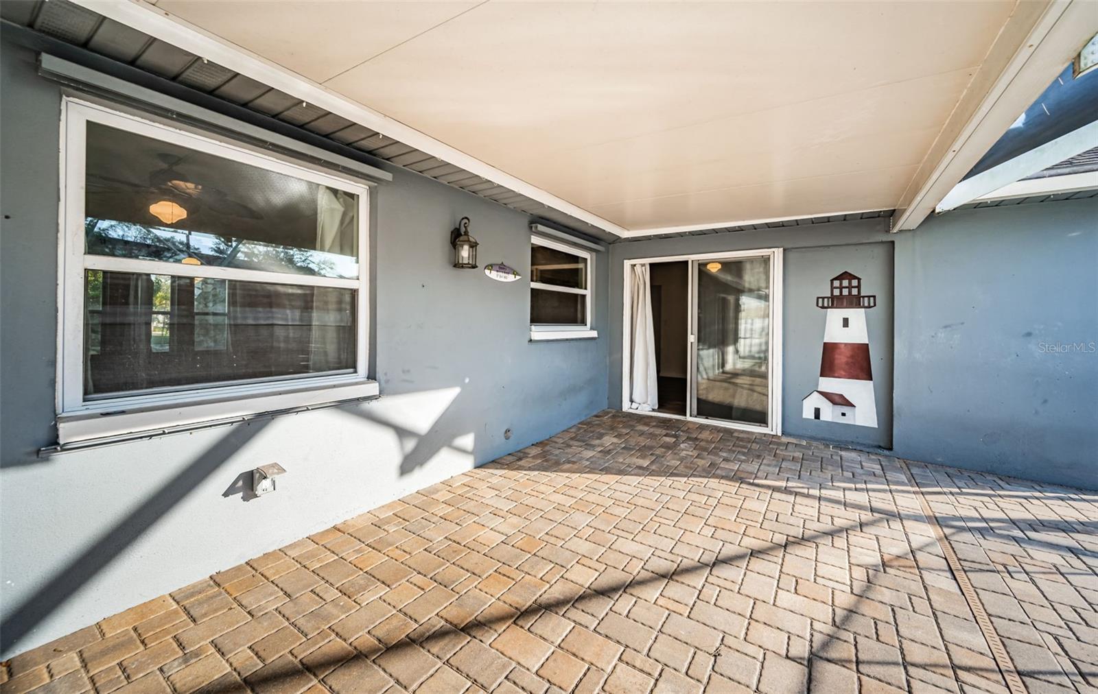 435 LAUGHING GULL LN