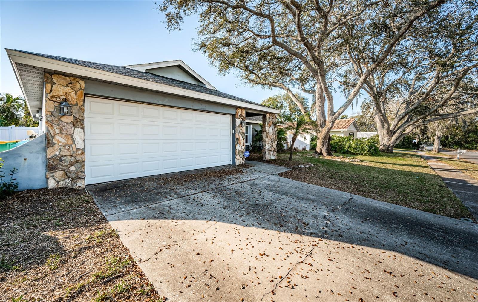 435 LAUGHING GULL LN