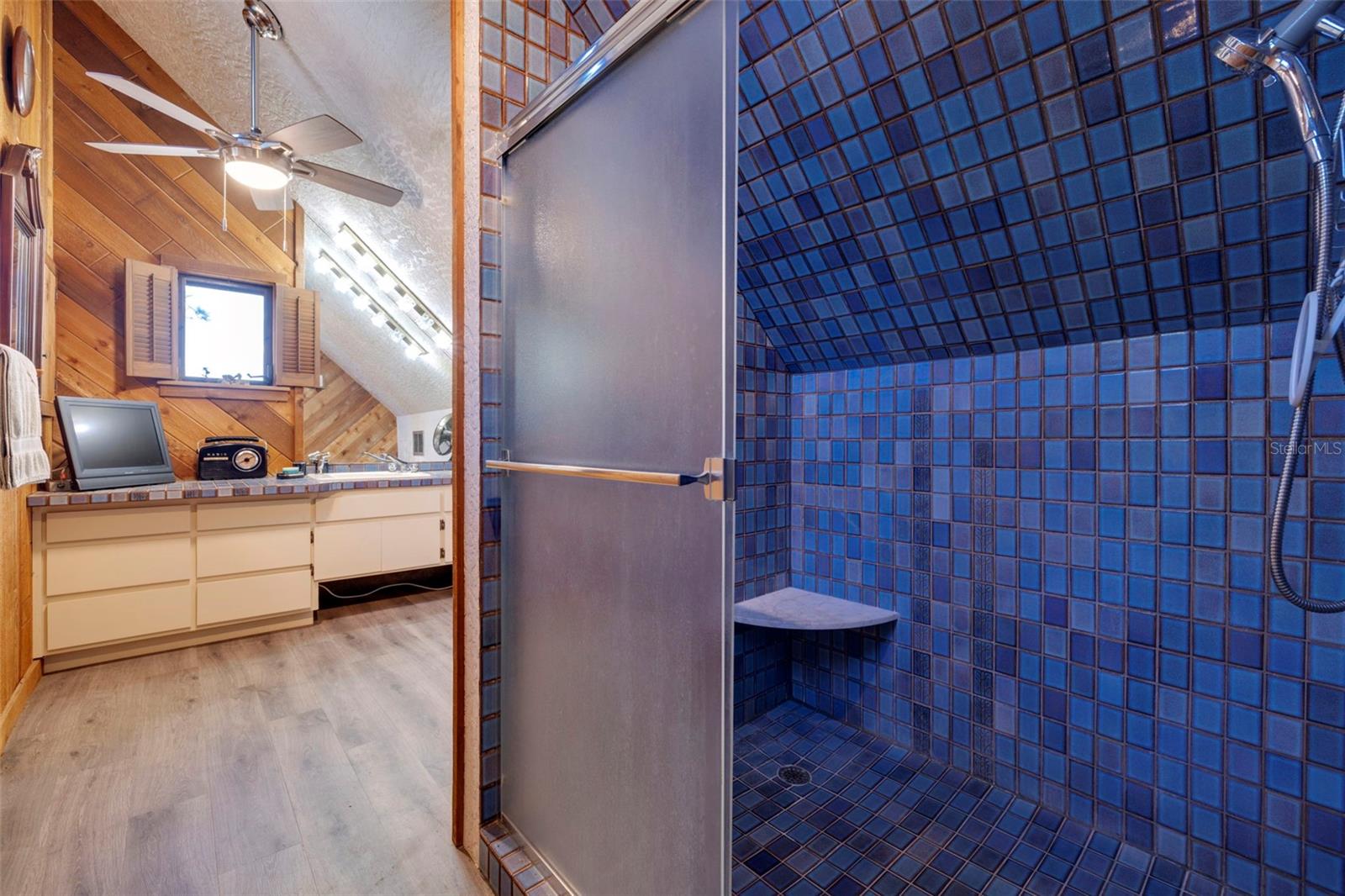 1130 SERPENTINE DR S