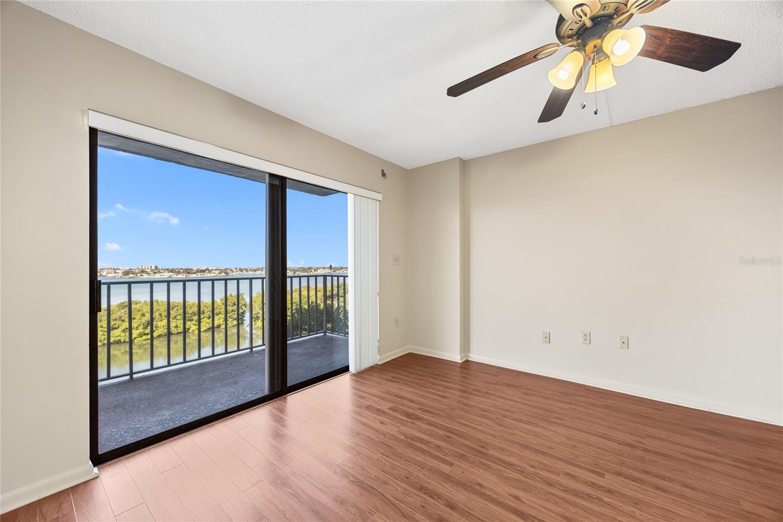 7050 SUNSET DR S #509