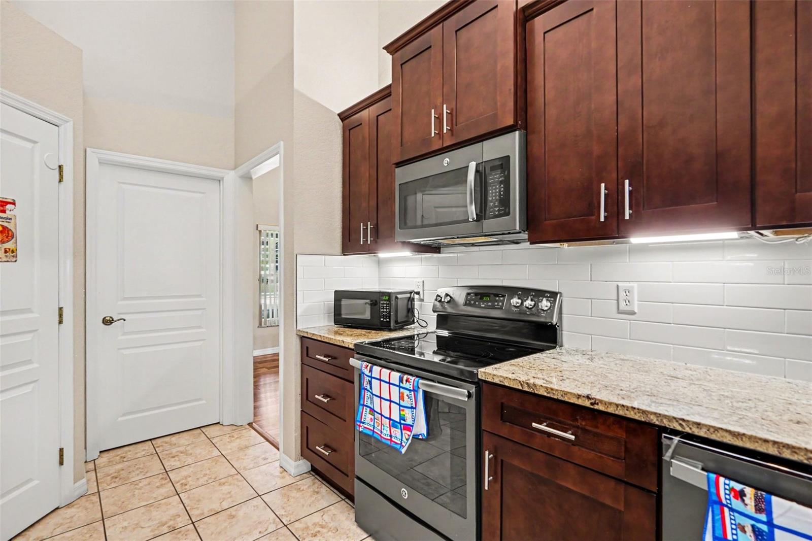 113 SHADDOCK DR