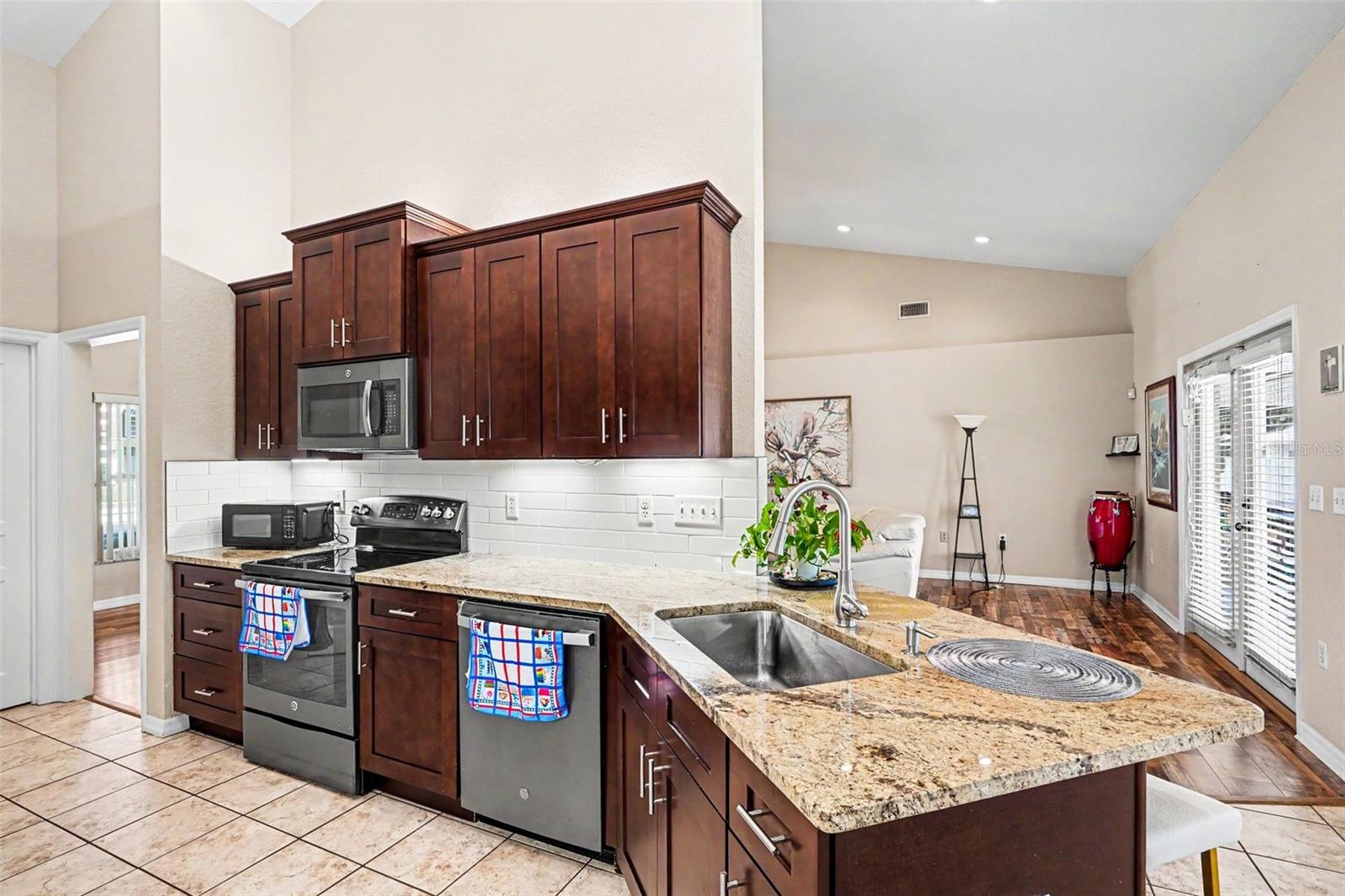113 SHADDOCK DR