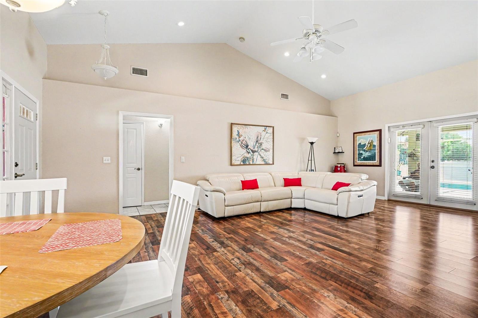 113 SHADDOCK DR