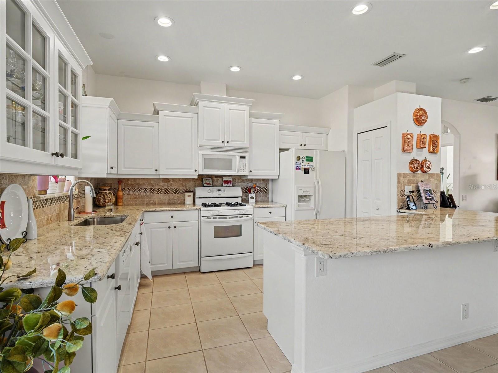 2885 ROYAL PALM DR