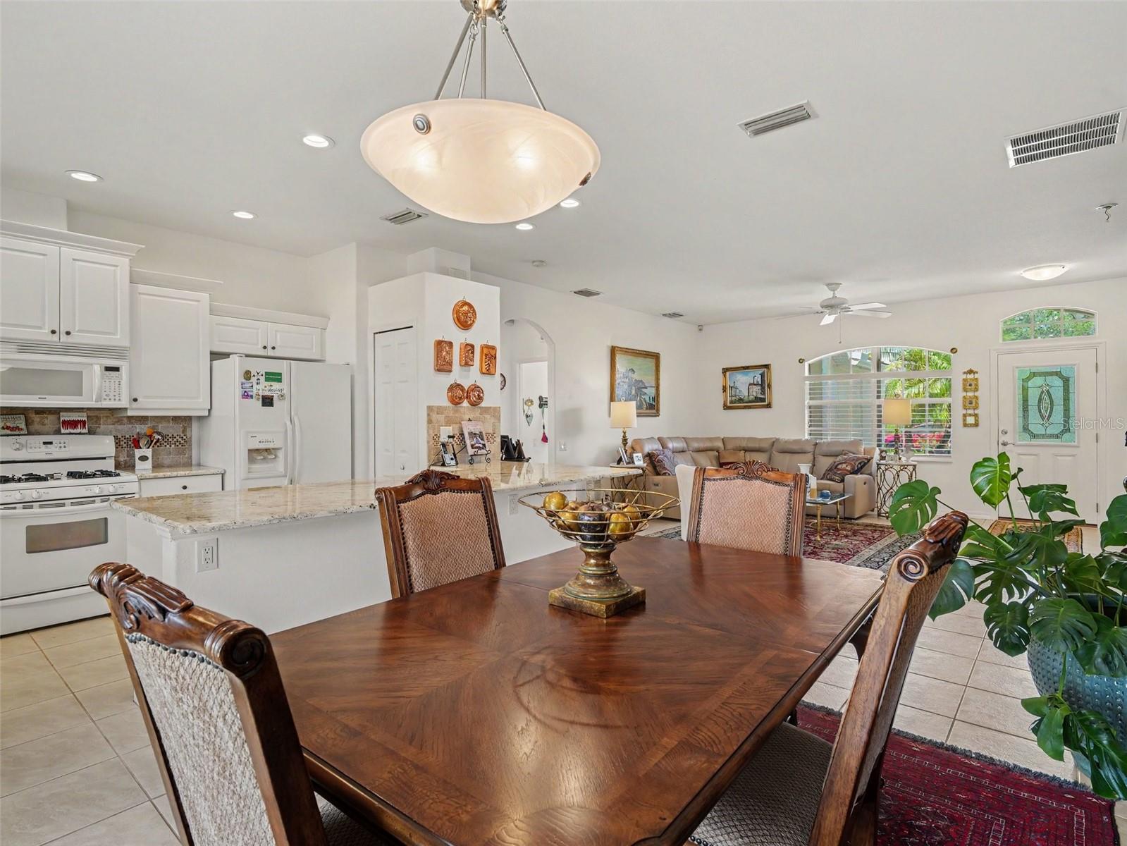 2885 ROYAL PALM DR