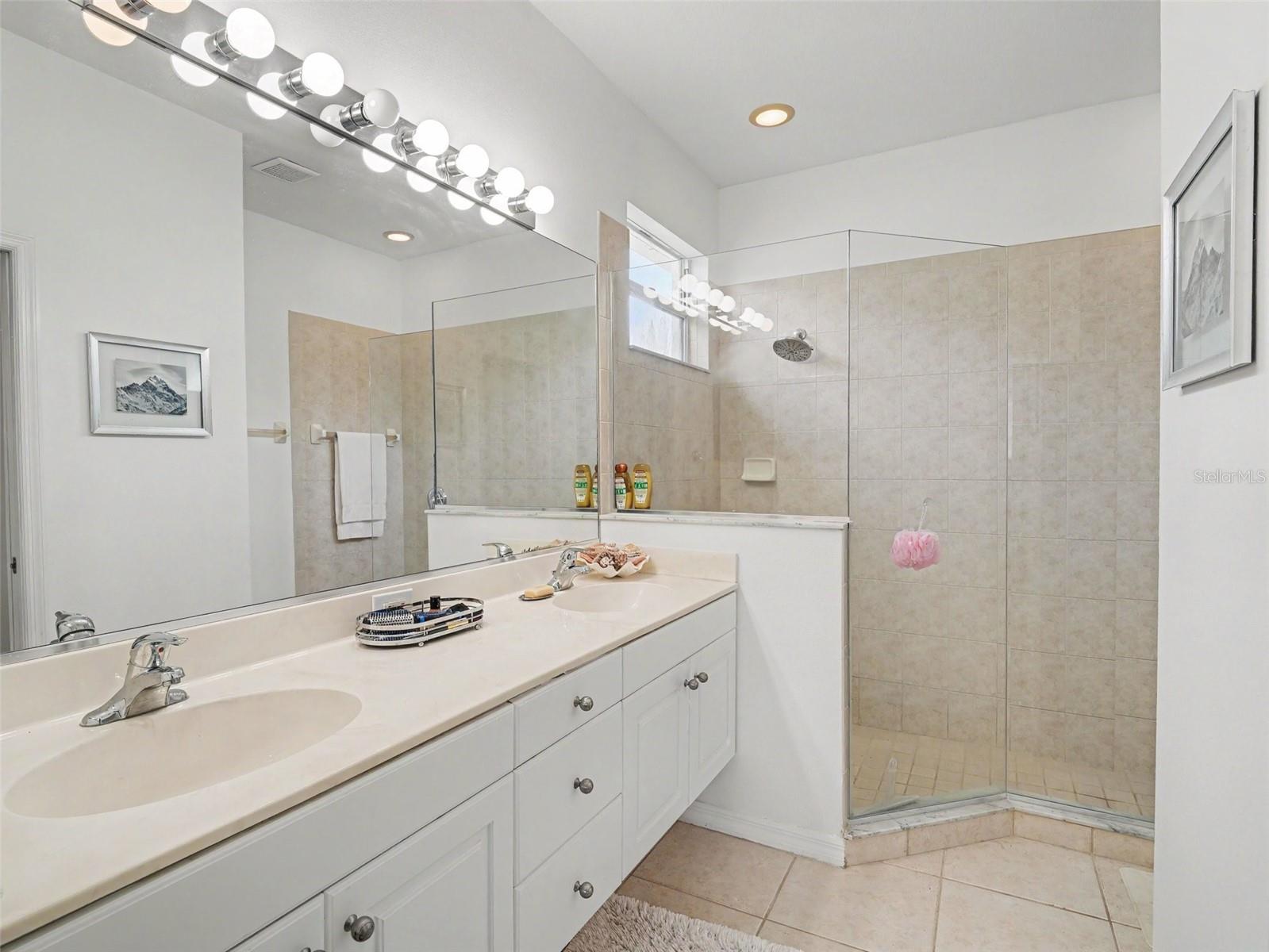 2885 ROYAL PALM DR