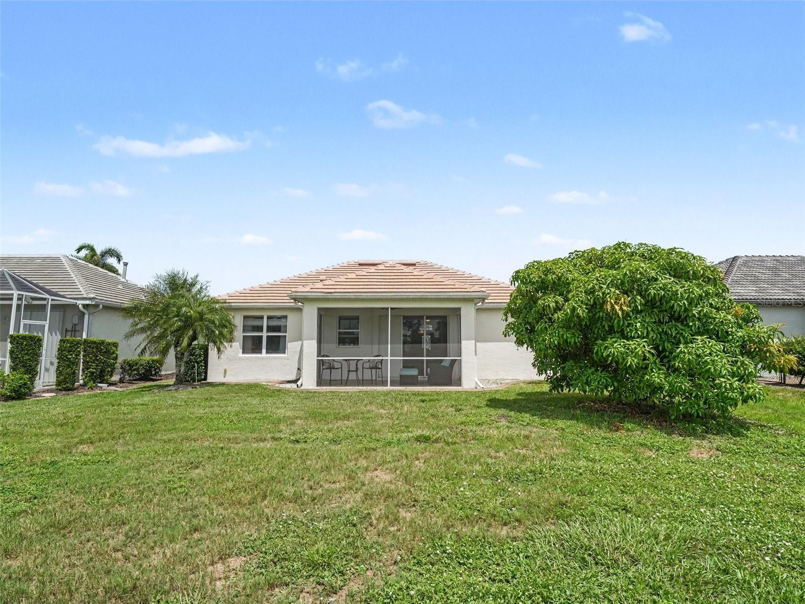 2885 ROYAL PALM DR
