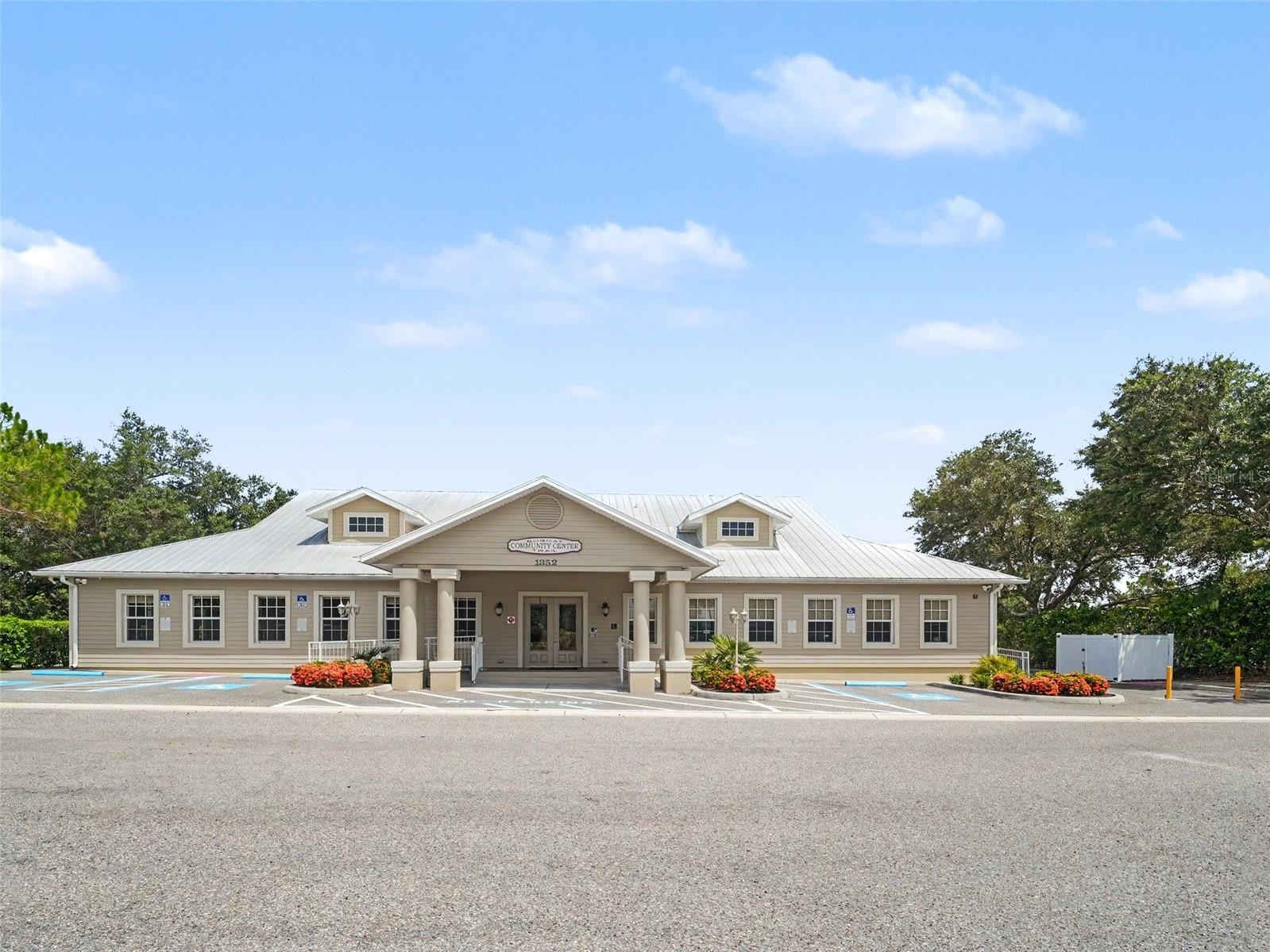 2885 ROYAL PALM DR