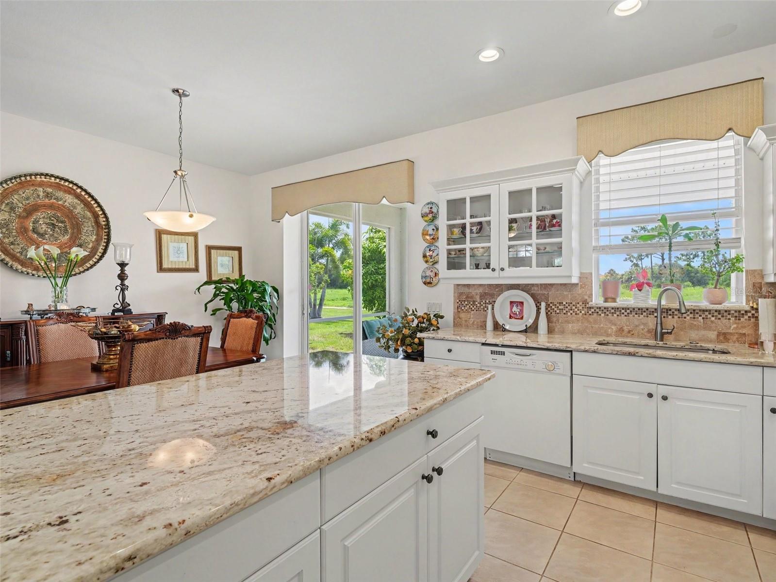 2885 ROYAL PALM DR