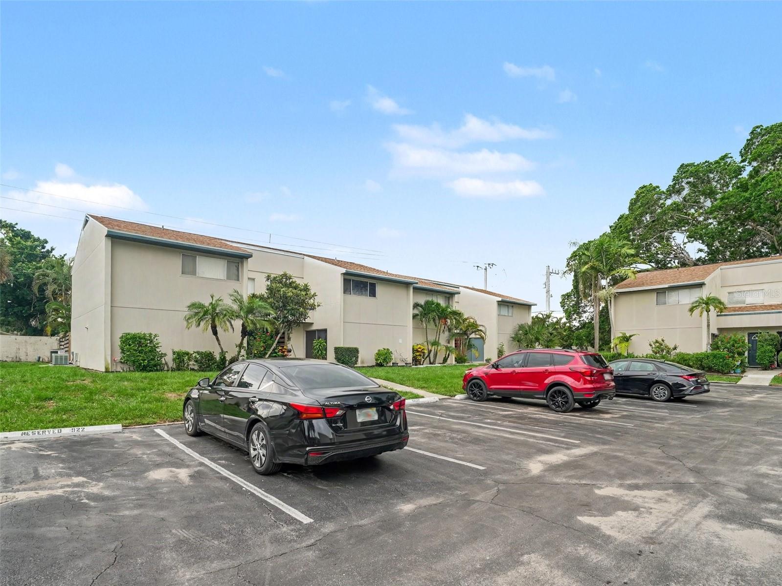 908 BYRON LN #6