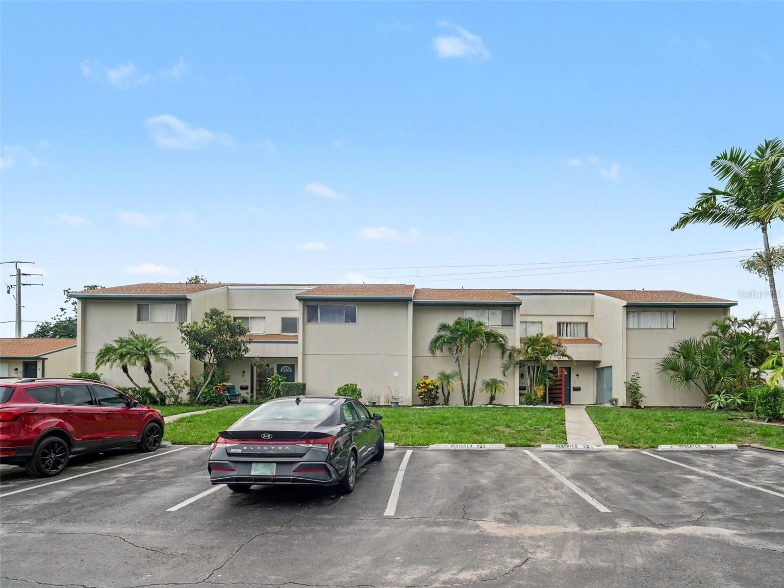 908 BYRON LN #6