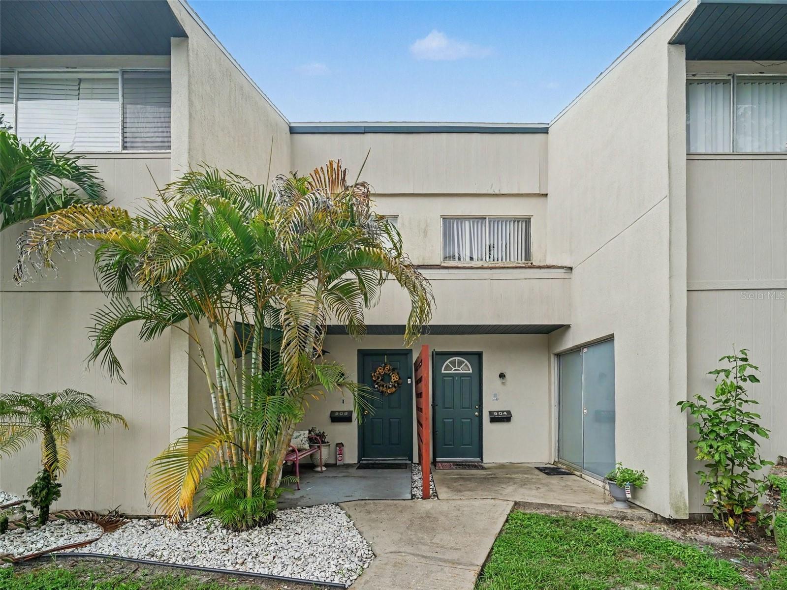 908 BYRON LN #6