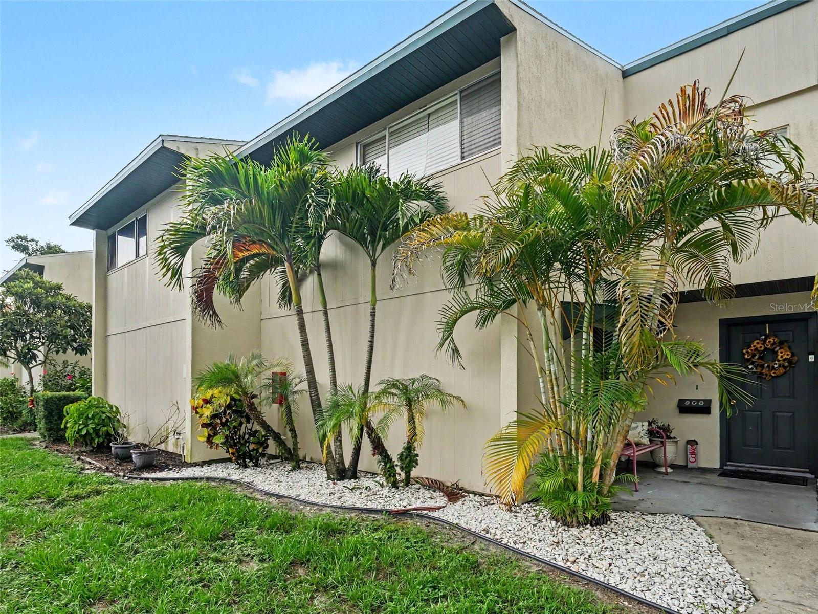 908 BYRON LN #6