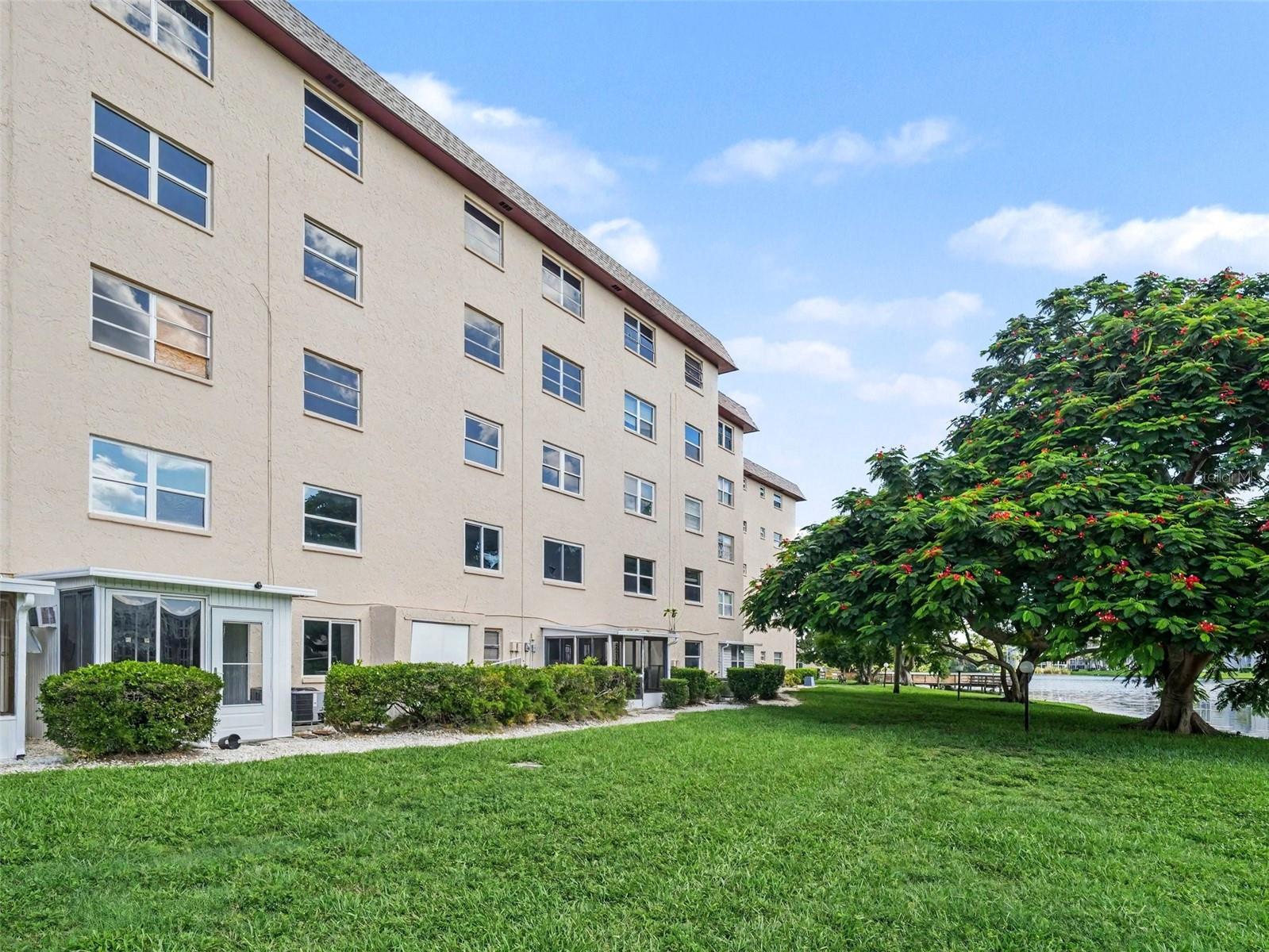 4023 LAKE BAYSHORE DR #112