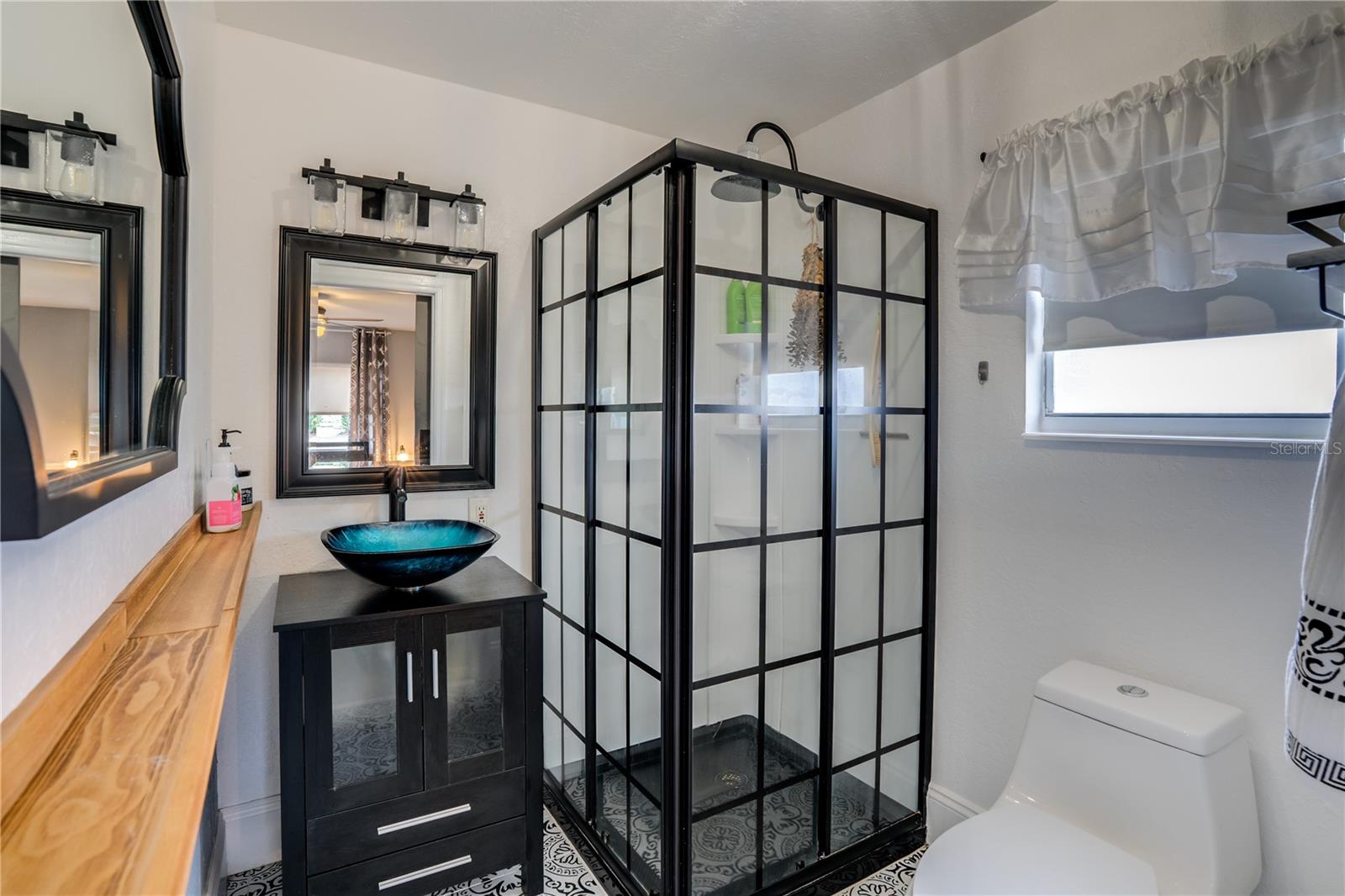 4071 SHORE ACRES BLVD NE