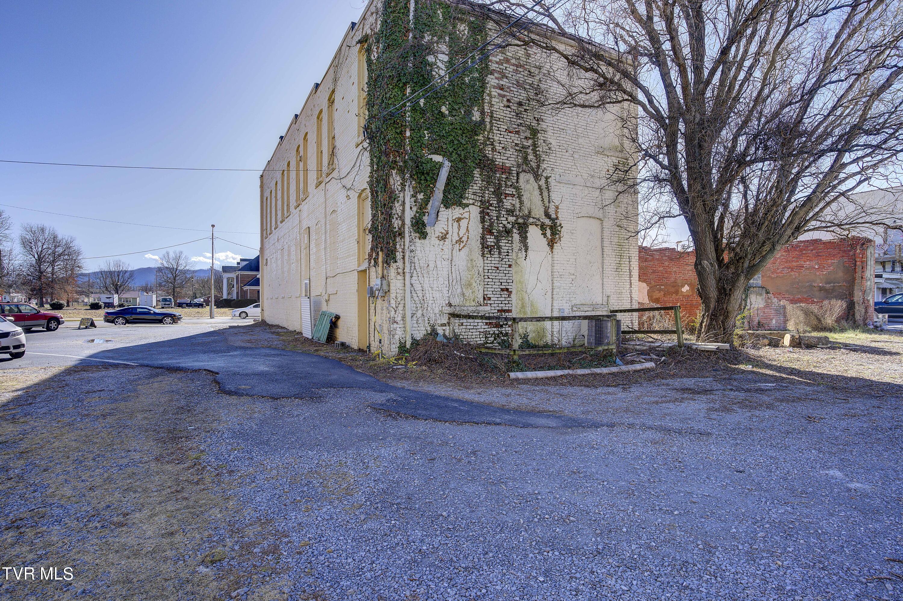 719 East Elk Avenue