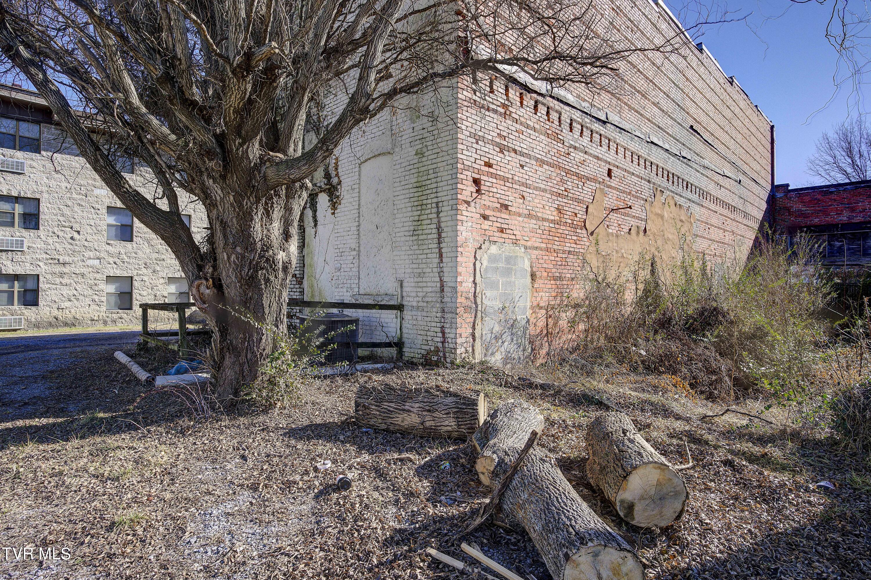 719 East Elk Avenue
