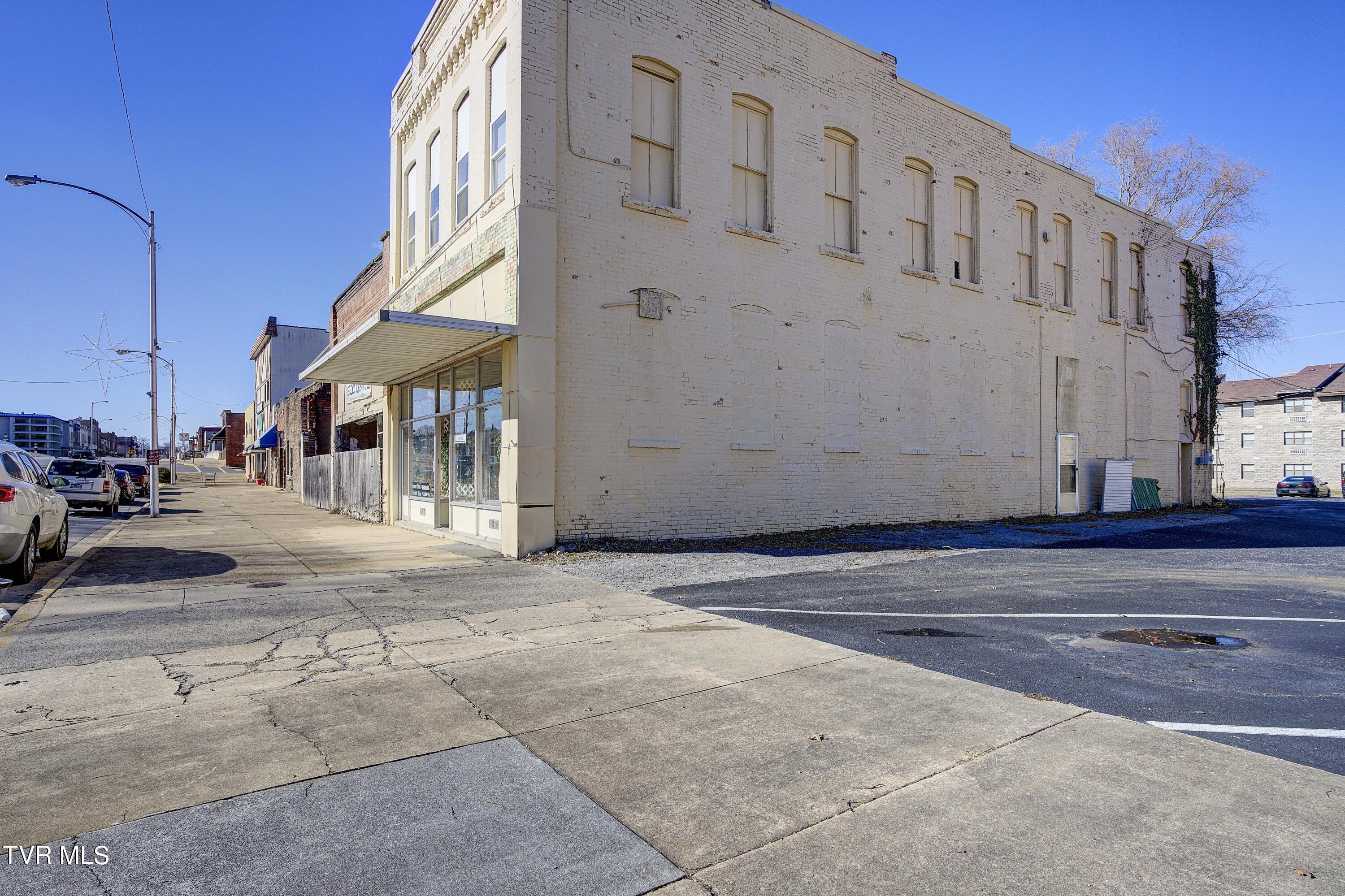 719 East Elk Avenue